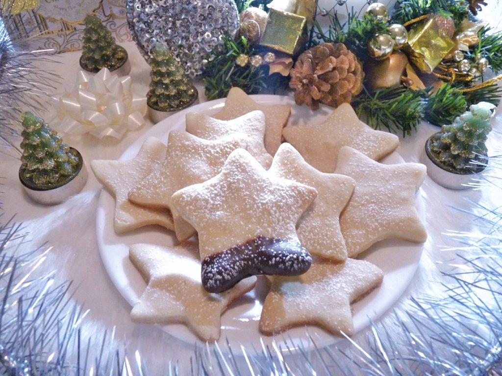These festive holiday shortbread cookes are amazing!