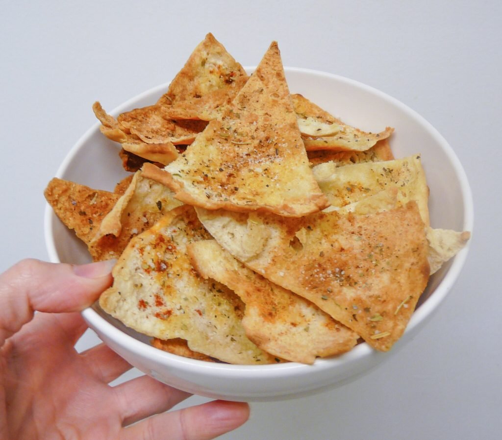 Make these tasty pitas along your yummy guacamole! #pita #chips #guacamole
