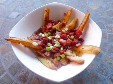 Learn how to make delicious Poutine at home