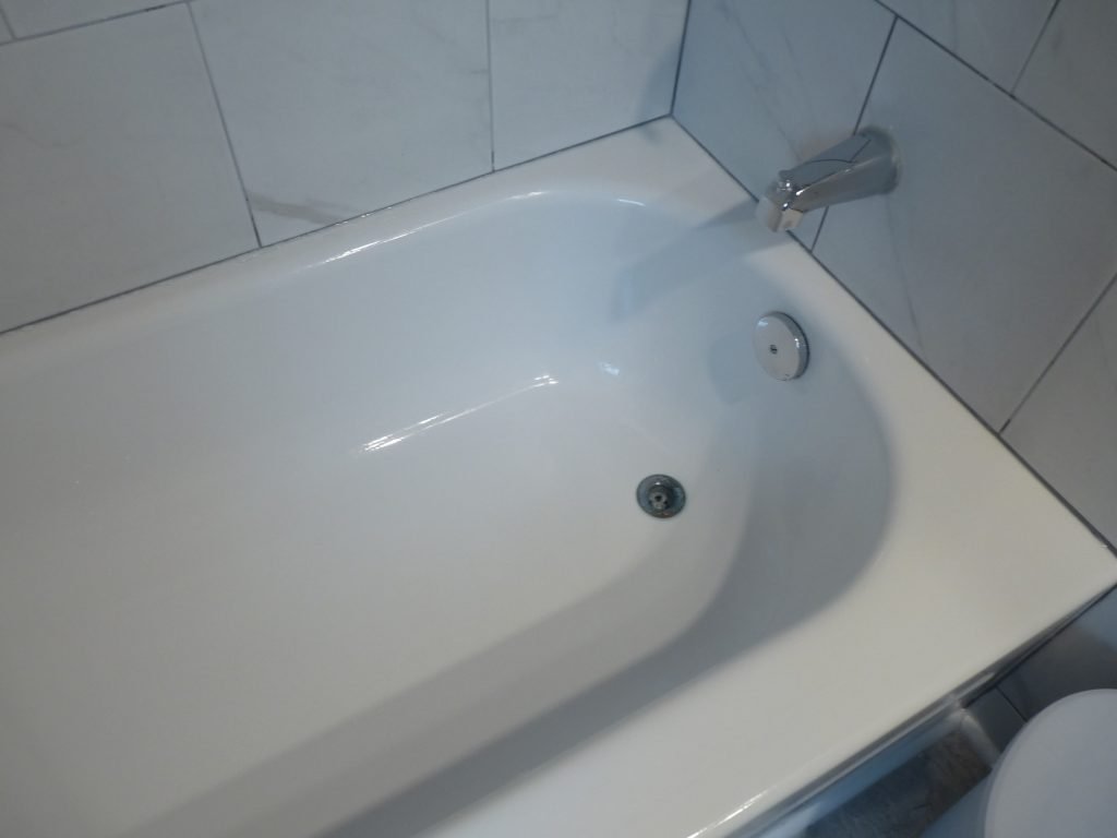 bathtub after cleaning with Universal Stone