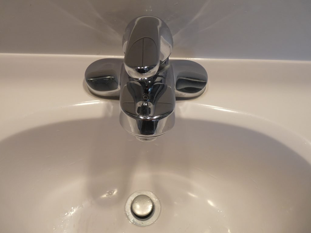 bathroom sink after using Universal Stone cleaning and polishing tool 
